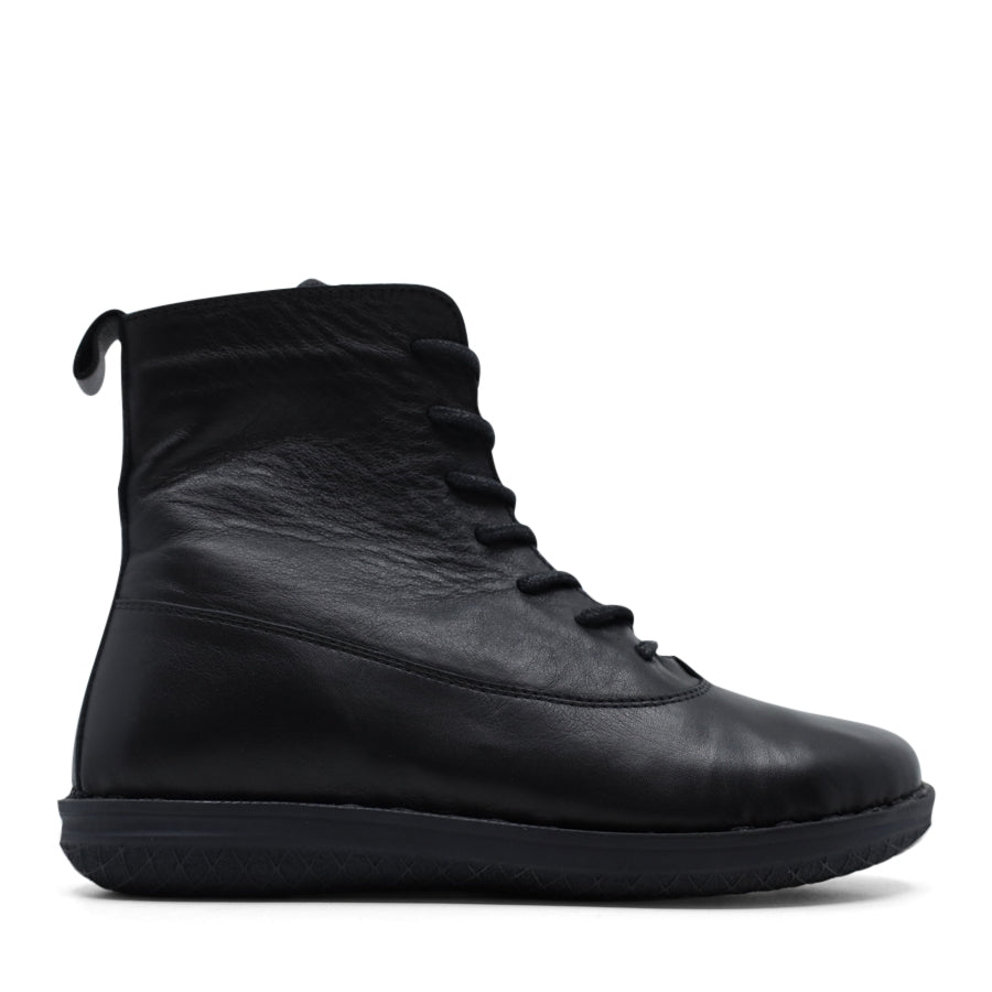 AIRLIFT 8 TIE LACE UP BOOT