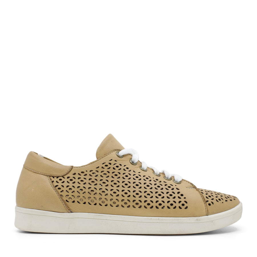 SCISSORS TAN PUNCHED LEATHER LACE UP SNEAKER