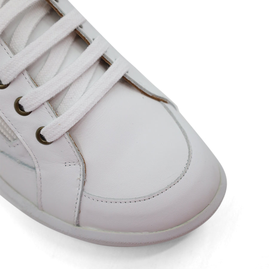 WHITE LACE UP SIZE ZIP SNEAKER