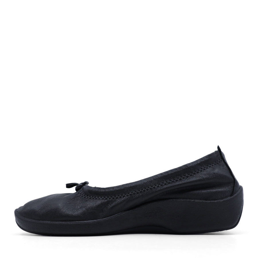 BLACK SLIP ON ADJUSTABLE TOGGLE BALLET FLAT LOAFER SNEAKER