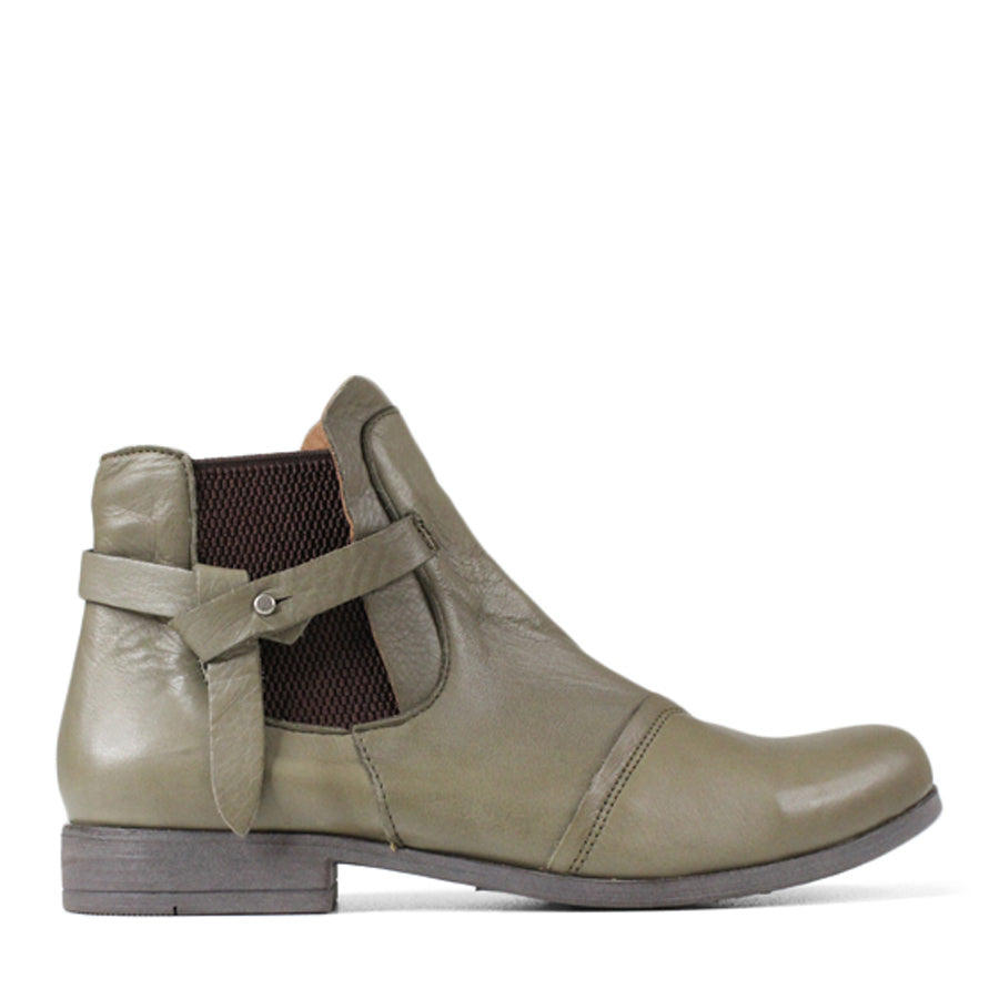DARK QUERO BROWN ELASTIC SIDED ANKLE BOOT WITH  STRAP DETAIL
