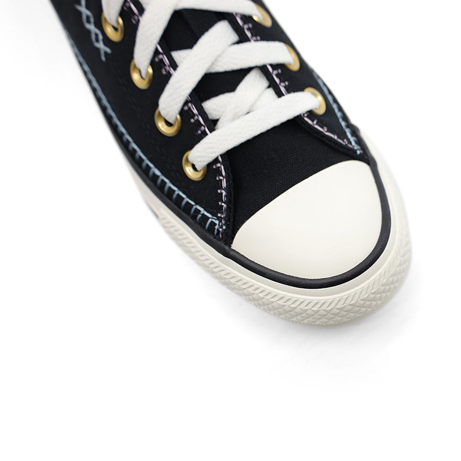 BLACK WHITE STITCH DETAIL LACE UP LOW TOP SNEAKER