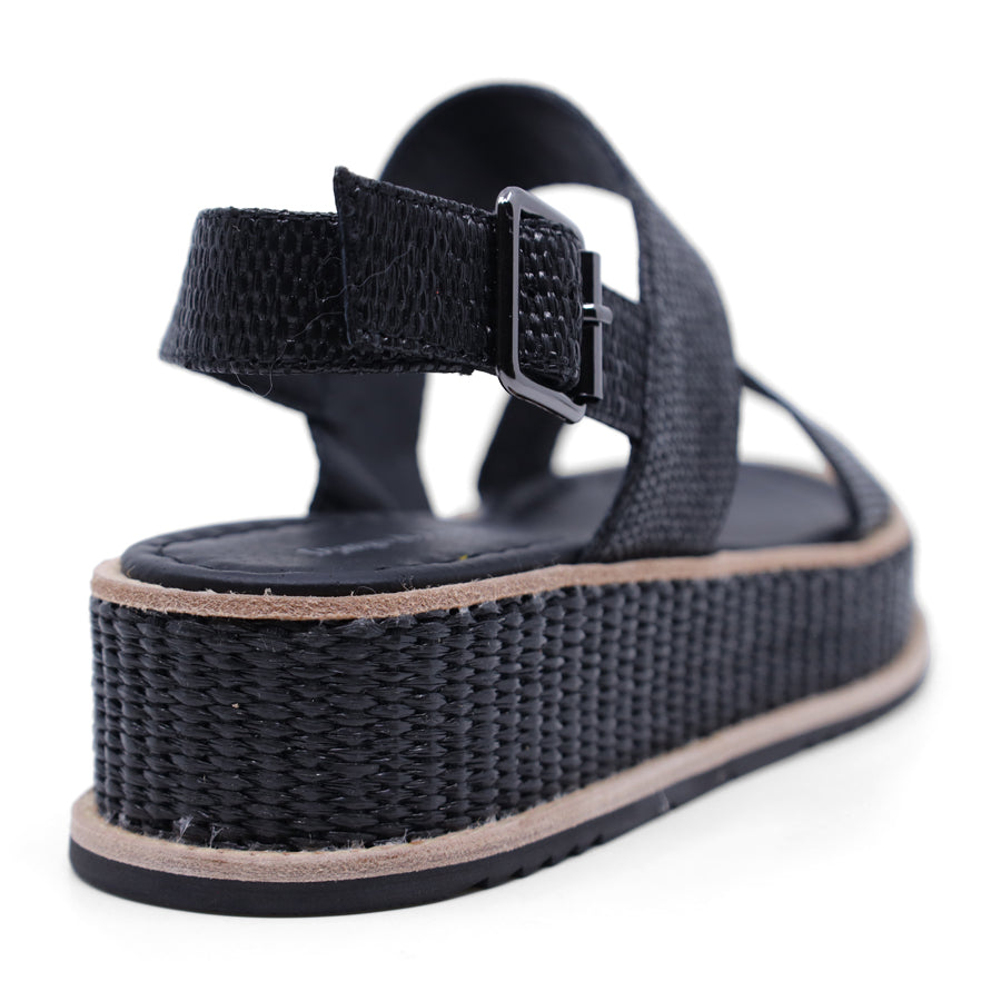 Black sandal with woven sole 