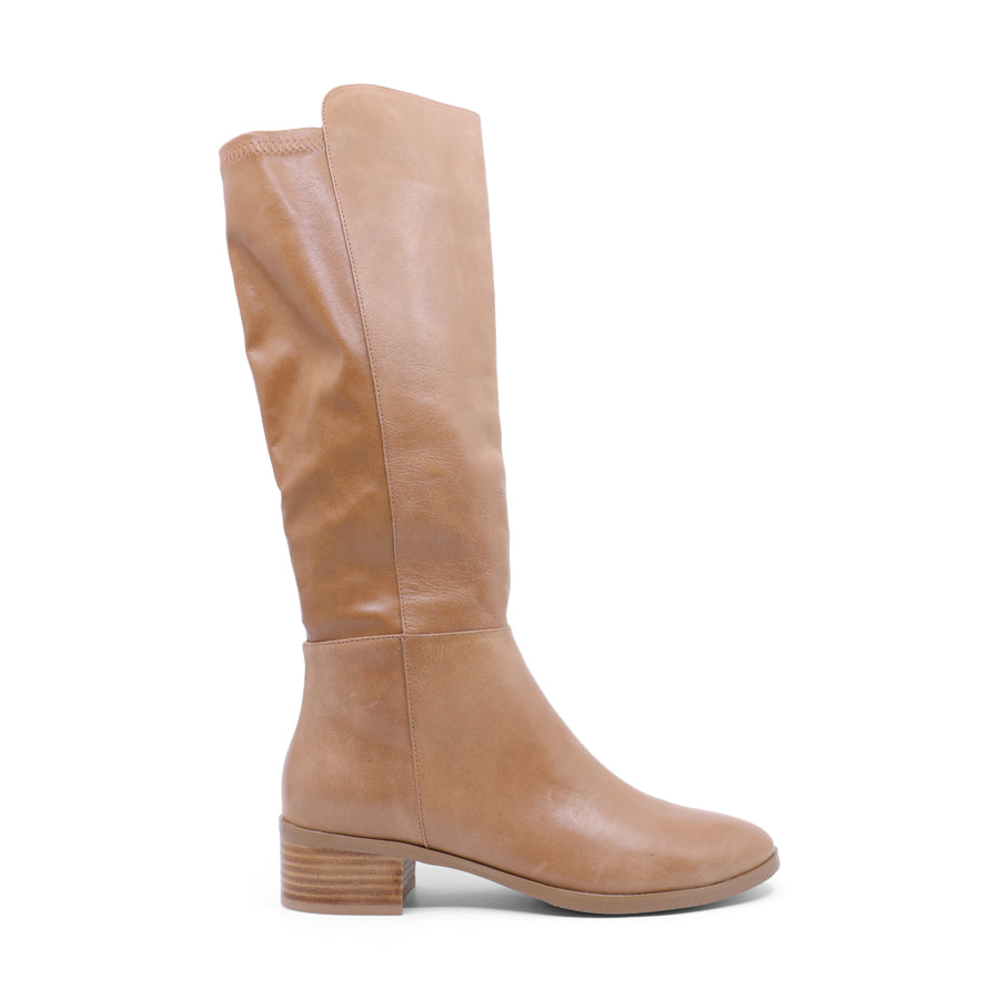 DJANGO & JULIETTE TETLEY