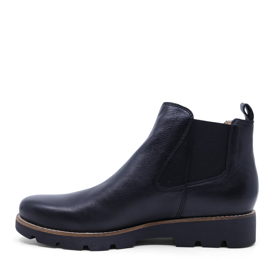 BLACK DUAL ELASTIC GUSSET SLIP ON ANKLE BOOT