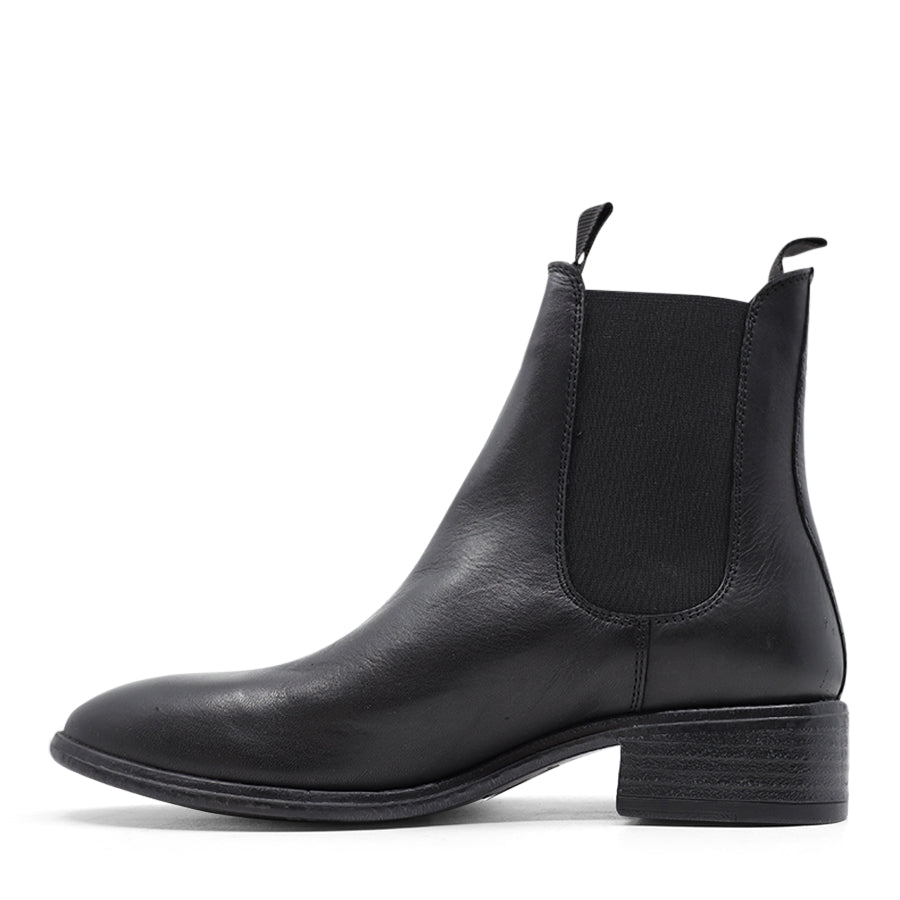BLACK ELASTIC SIDED PULL ON ANKLE BOOT