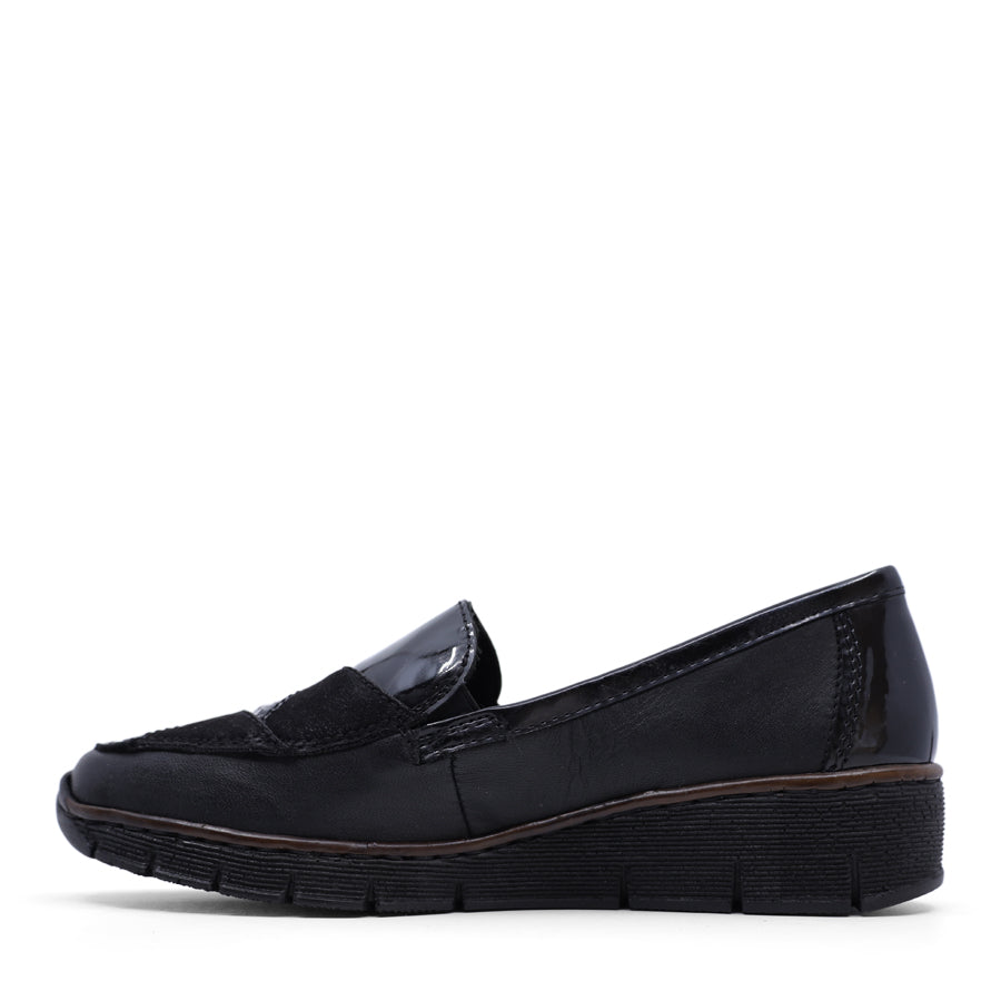 BLACK PATENT LEATHER FLAT LOAFER