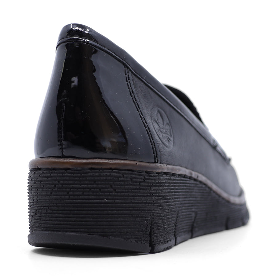 BLACK PATENT LEATHER FLAT LOAFER