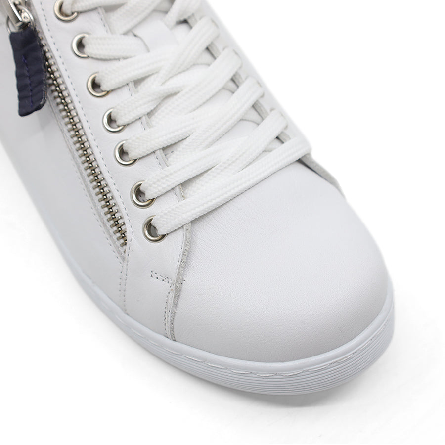 WHITE NAVY ZIP UP LACE UP SNEAKER