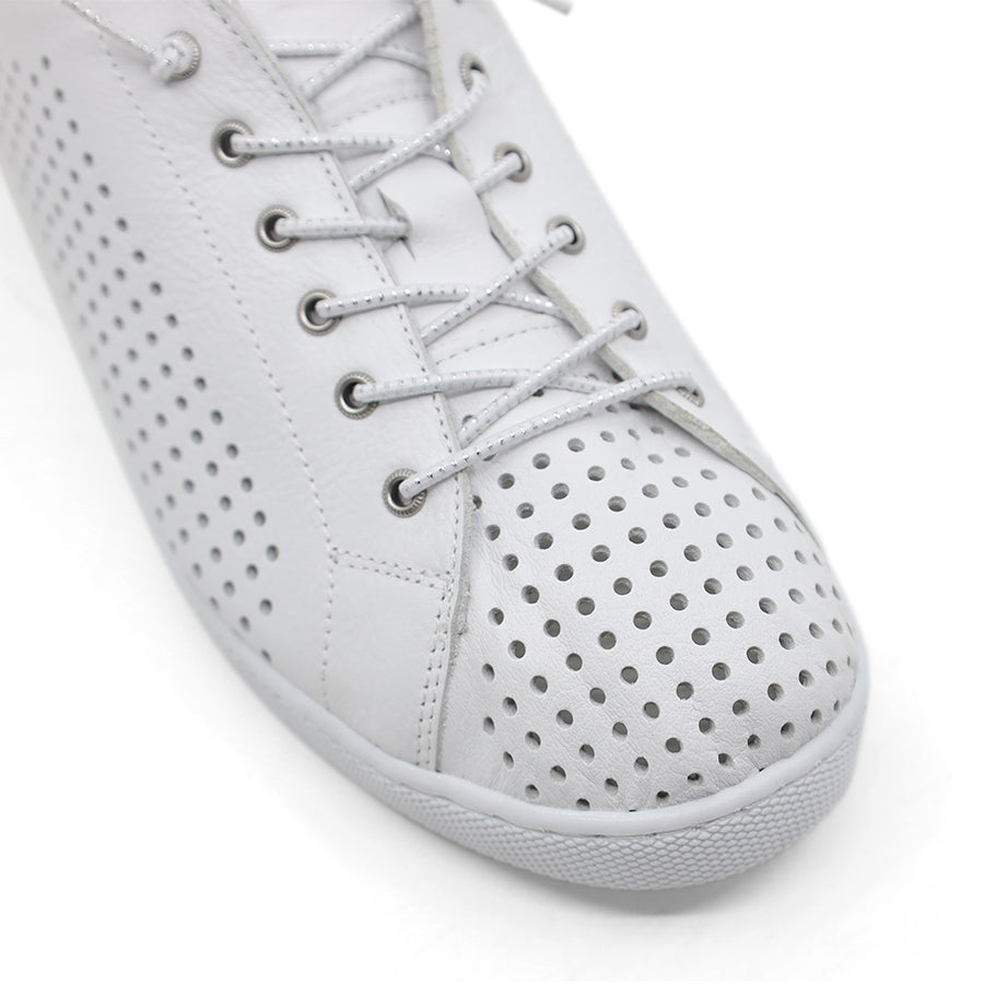 WHITE SILVER LASERCUT LACE UP SNEAKER