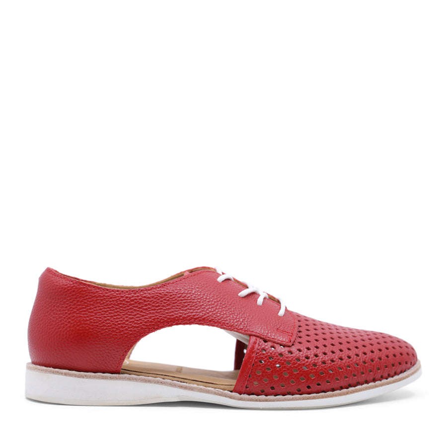 WHITE SIDECUT DERBY LACE UP SHOE