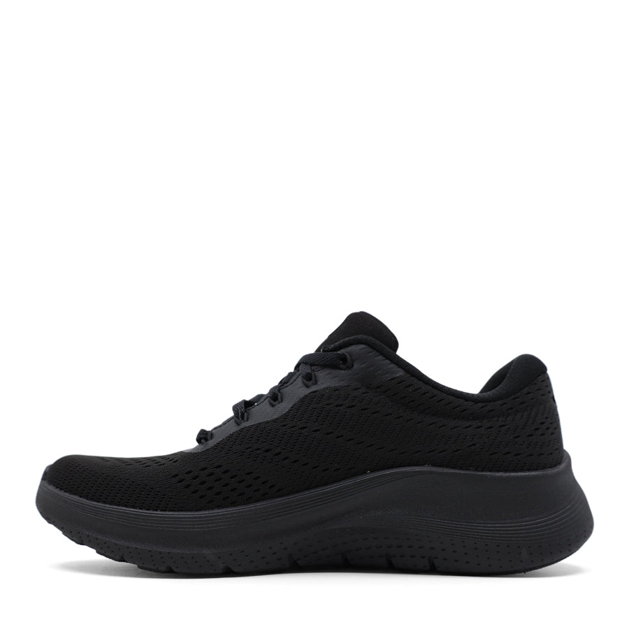 BLACK ARCHFIT LACE UP SNEAKER