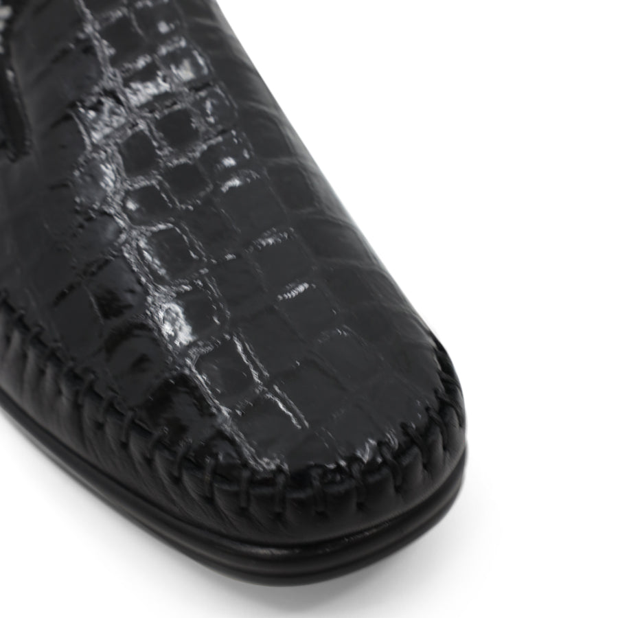 BLACK LEATHER SLIP ON FLAT