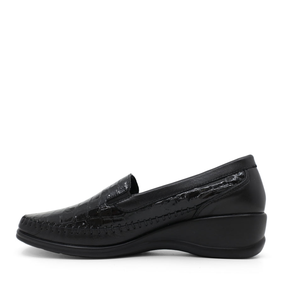BLACK LEATHER SLIP ON FLAT