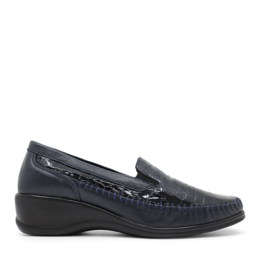 NAVY LEATHER SLIP ON FLAT