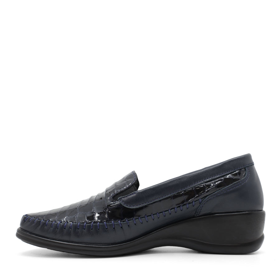 NAVY LEATHER SLIP ON FLAT