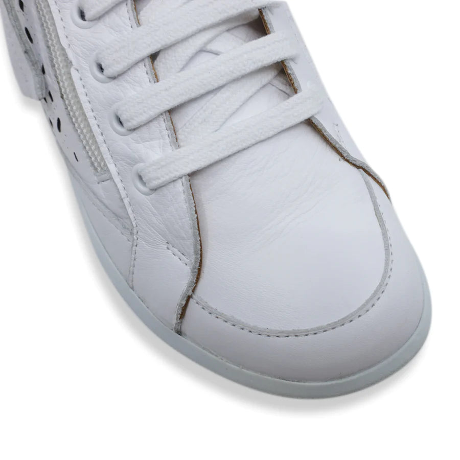 WHITE LACE UP LEATHER SNEAKER WITH SIDE ZIP AND LASER CUT DETAILING