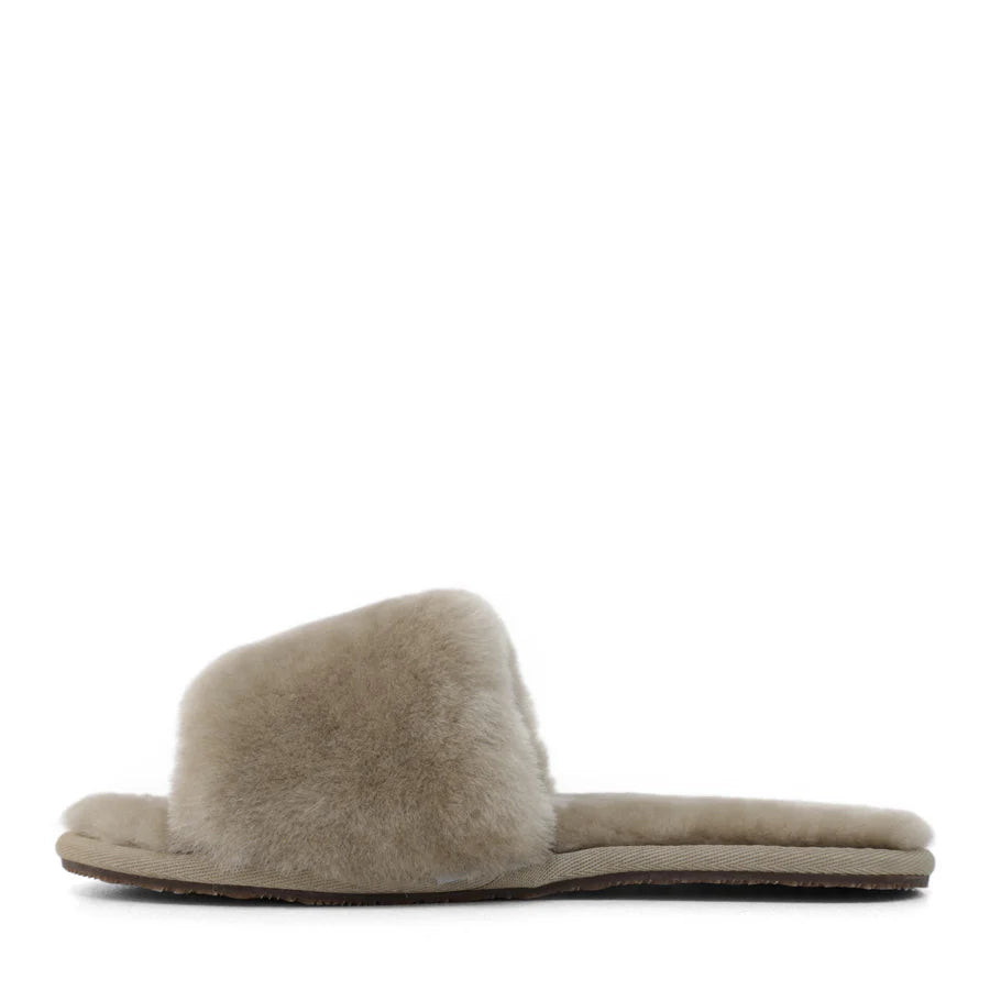 BAMBOO BEIGE FLUFFY  FLAT SLIDE SLIPPER