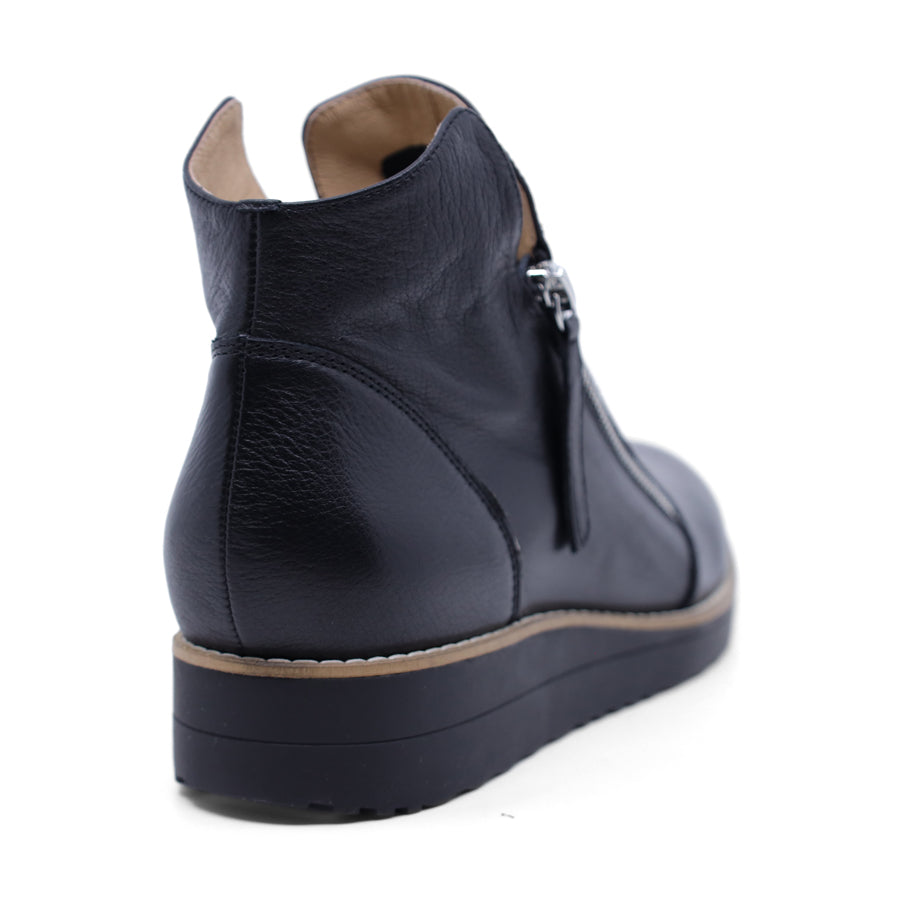 BLACK ZIP UP WEDGE HEEL ANKLE BOOT