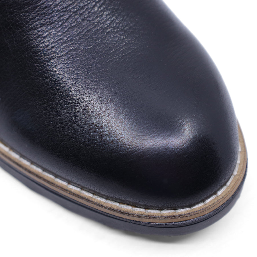 BLACK ZIP UP WEDGE HEEL ANKLE BOOT