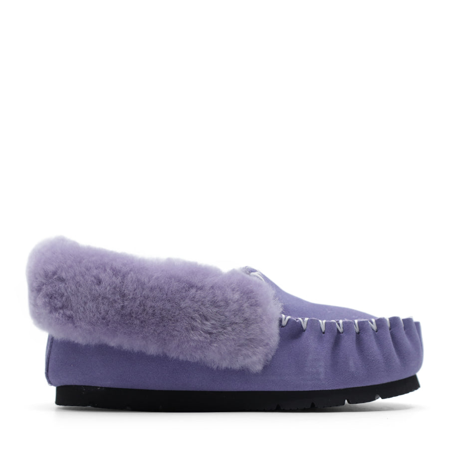 LIGHT PINK SHEEPSKIN MOCCASIN SLIPPER