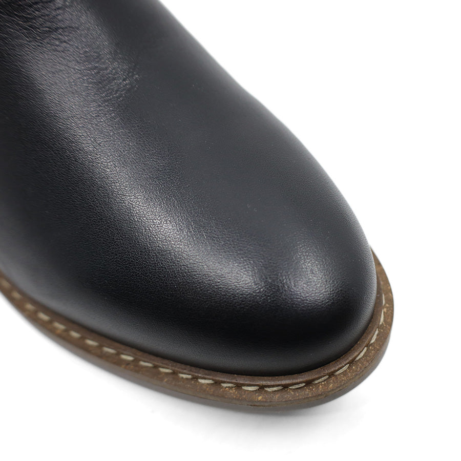 BLACK ZIP UP ANKLE BOOT