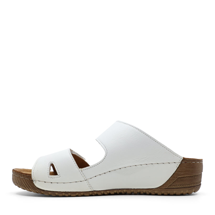 WHITE SLIP ON SANDAL WITH ADJUSTABLE STRAPS VELCRO