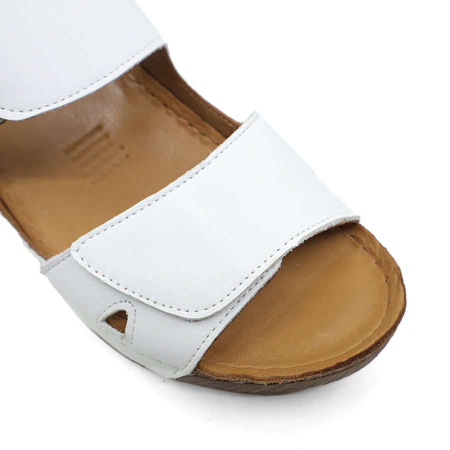 WHITE SLIP ON SANDAL WITH ADJUSTABLE STRAPS VELCRO
