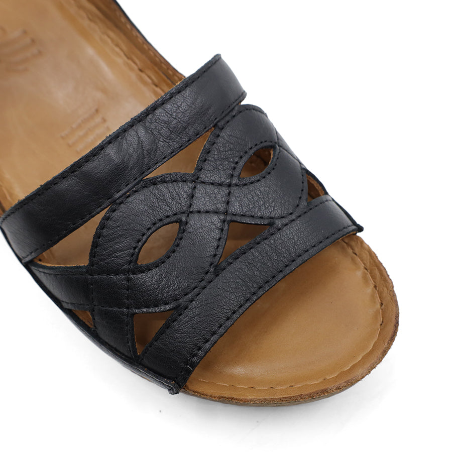 BLACK LEATHER VELCRO SANDAL