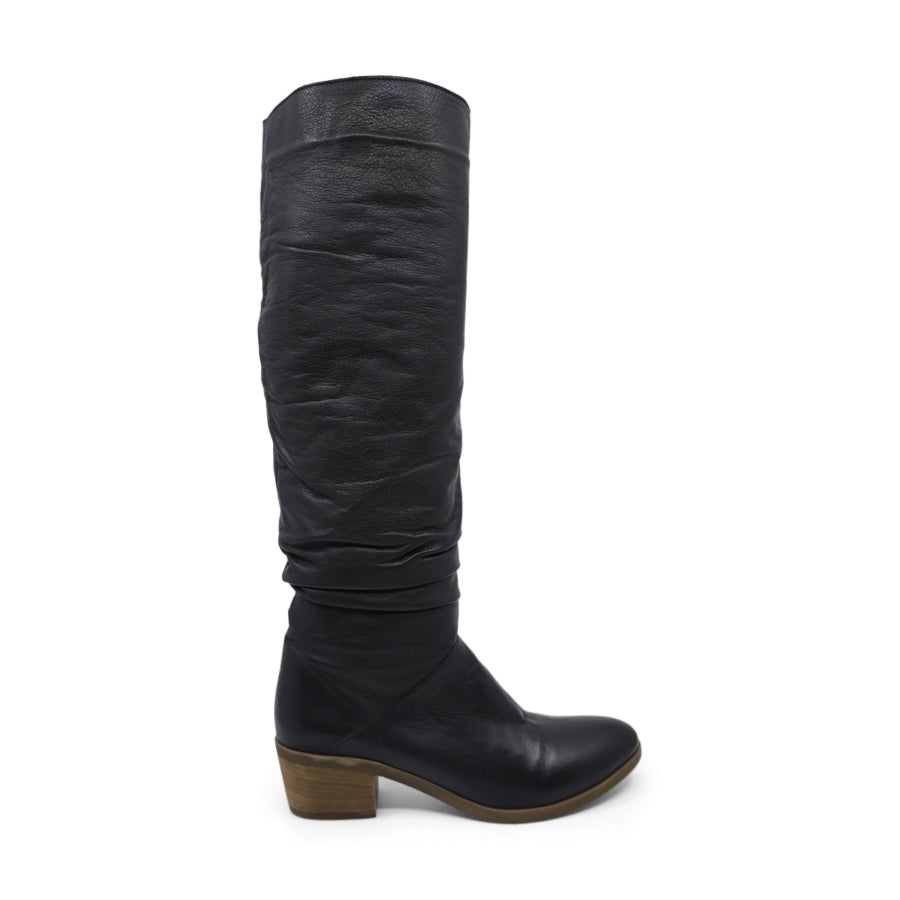 BLACK SIDE ZIP HEEL LONG BOOT