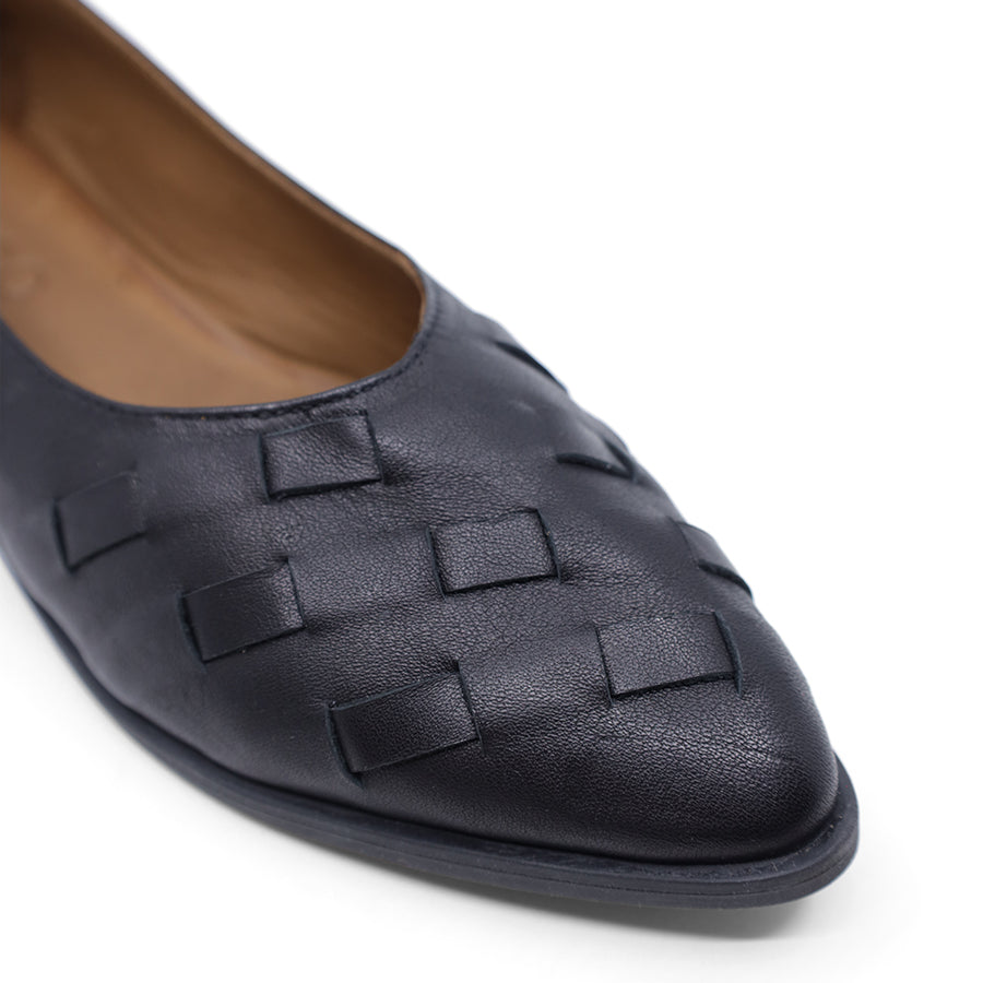 BLACK POINTED TOE PATTERN SLIP ON FLAT LOAFER