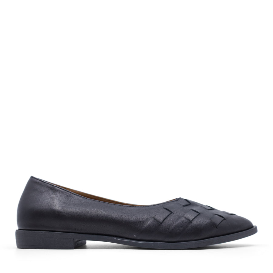 BLACK POINTED TOE PATTERN SLIP ON FLAT LOAFER