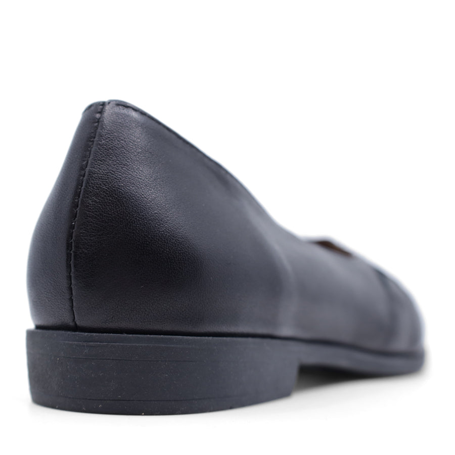 BLACK POINTED TOE PATTERN SLIP ON FLAT LOAFER