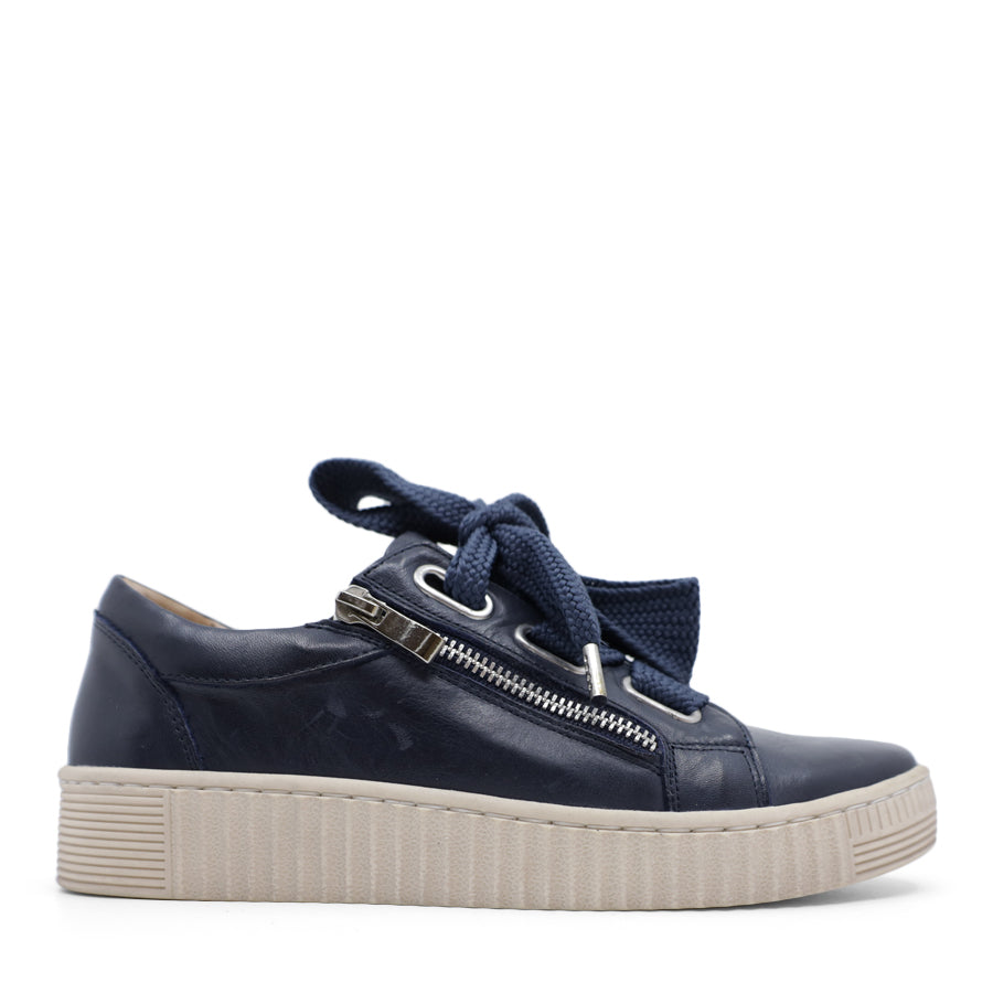 WHITE SNEAKER WIDE LACE ZIP SIDED