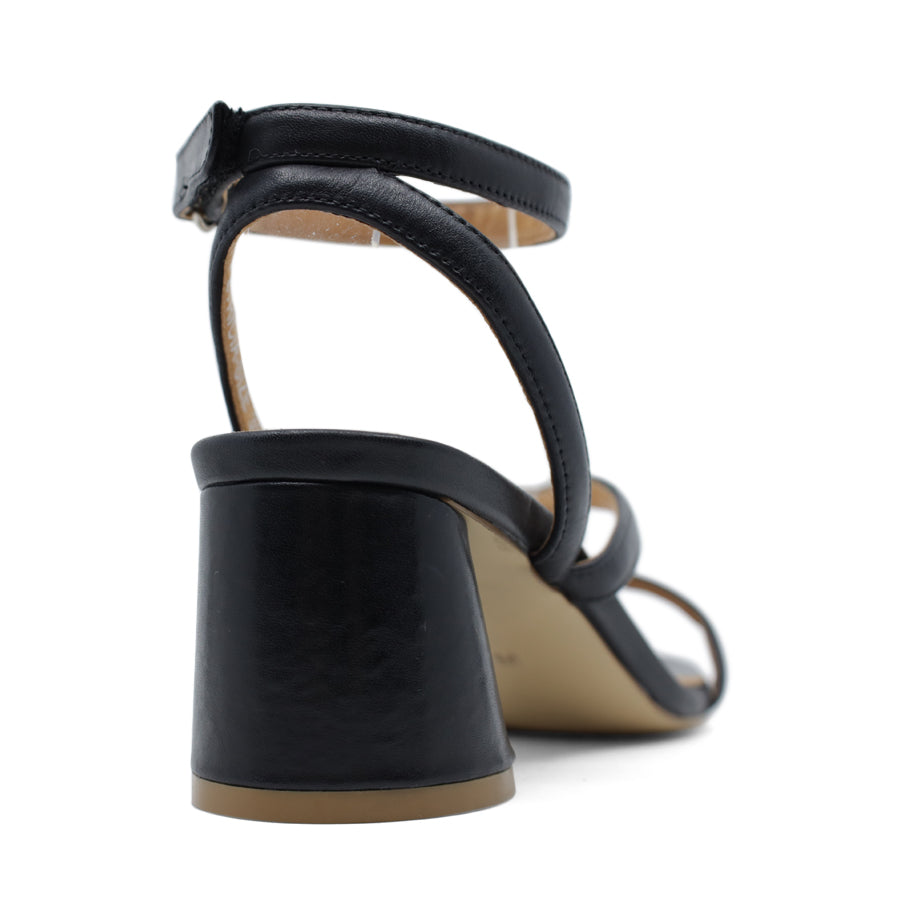 BLACK STRAPPY VELCRO HEEL SANDAL