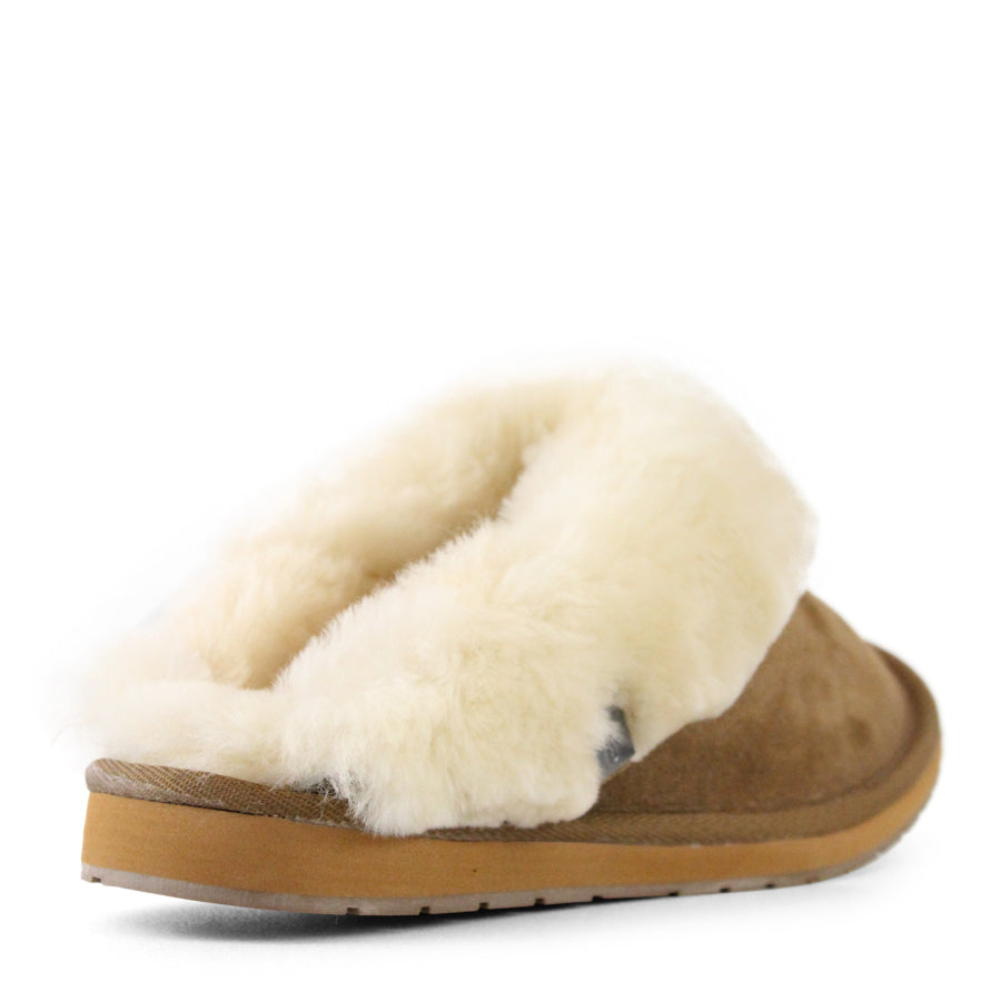 CHESTNUT SLIP ON SLIPPER WITH SHEEPWOOL