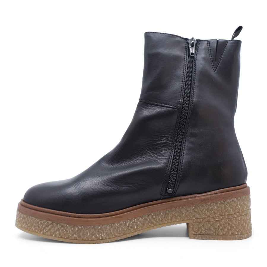 BLACK ANKLE BOOT FULL LENGTH ZIP AND PULL TAG