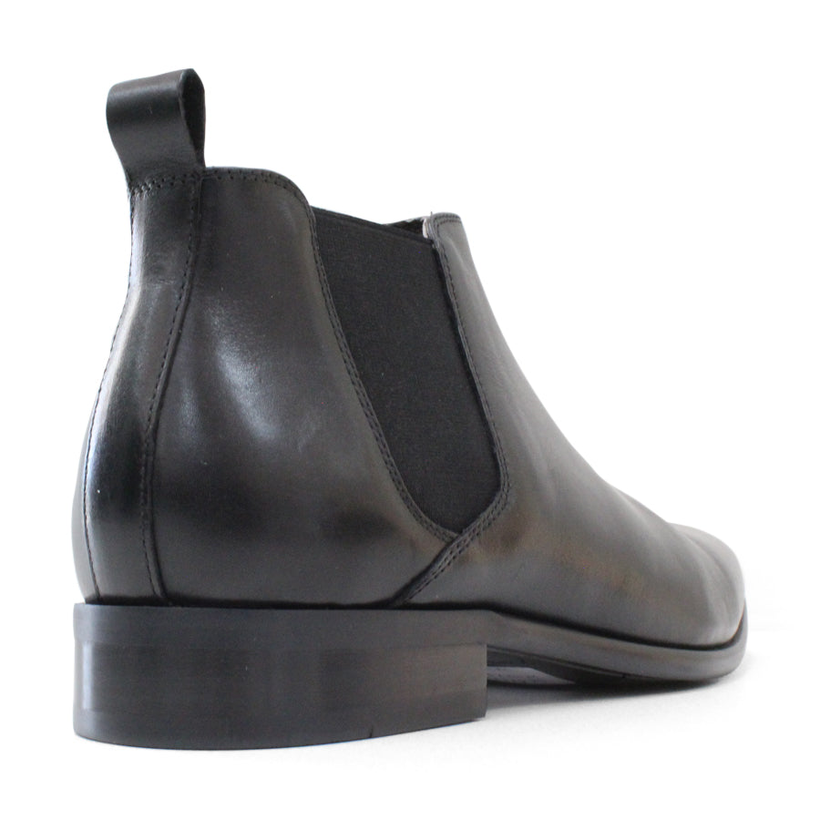 MENS BLACK ELASTIC SIDED PULL ON ANKLE BOOT