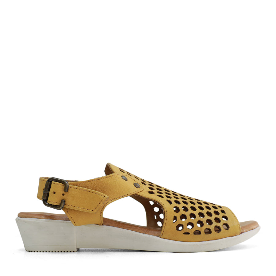NOCHE YELLOW PUNCHED LEATHER BUCKLE WHITE SOLE SANDAL