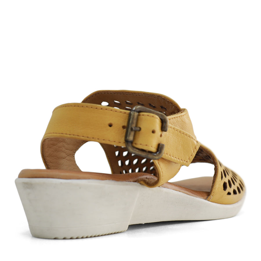NOCHE YELLOW PUNCHED LEATHER BUCKLE WHITE SOLE SANDAL