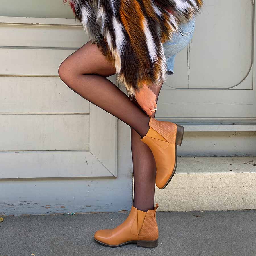 COCONUT TAN ELASTIC PULL ON ANKLE BOOT