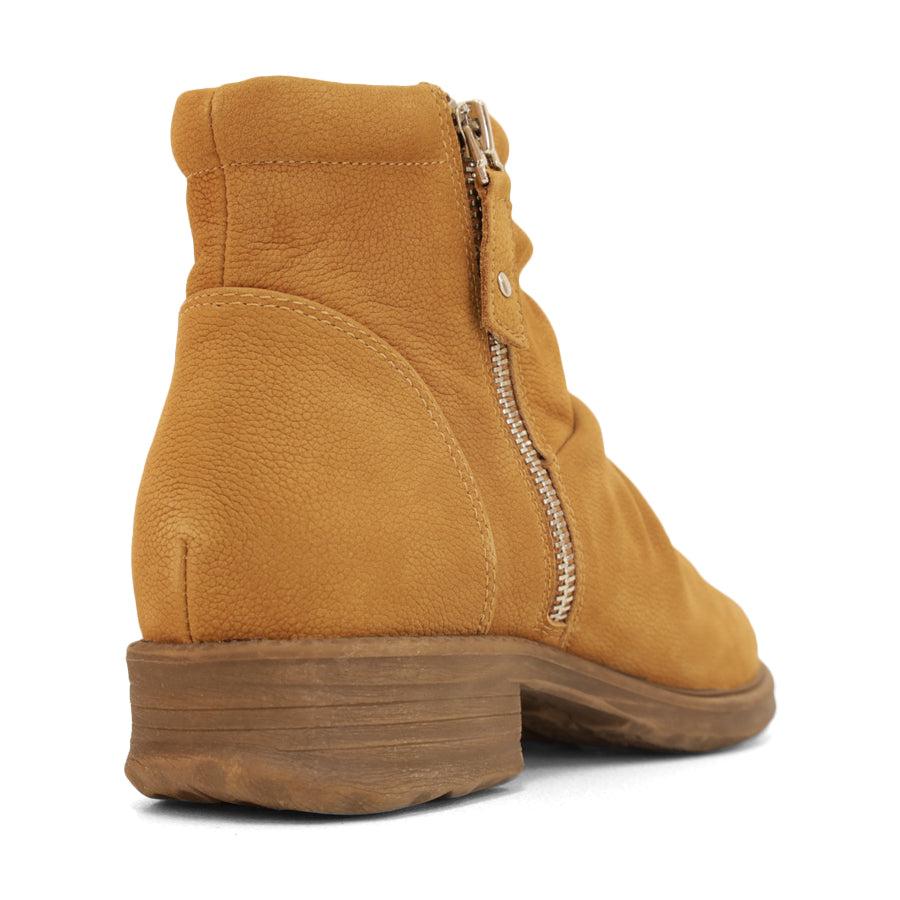 COGNAC PULL ON BOOT WITH ZIP