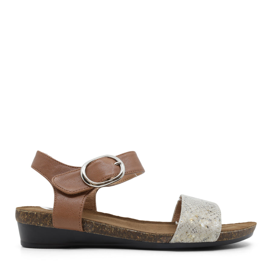 CARAMEL SANDAL WITH STRAP