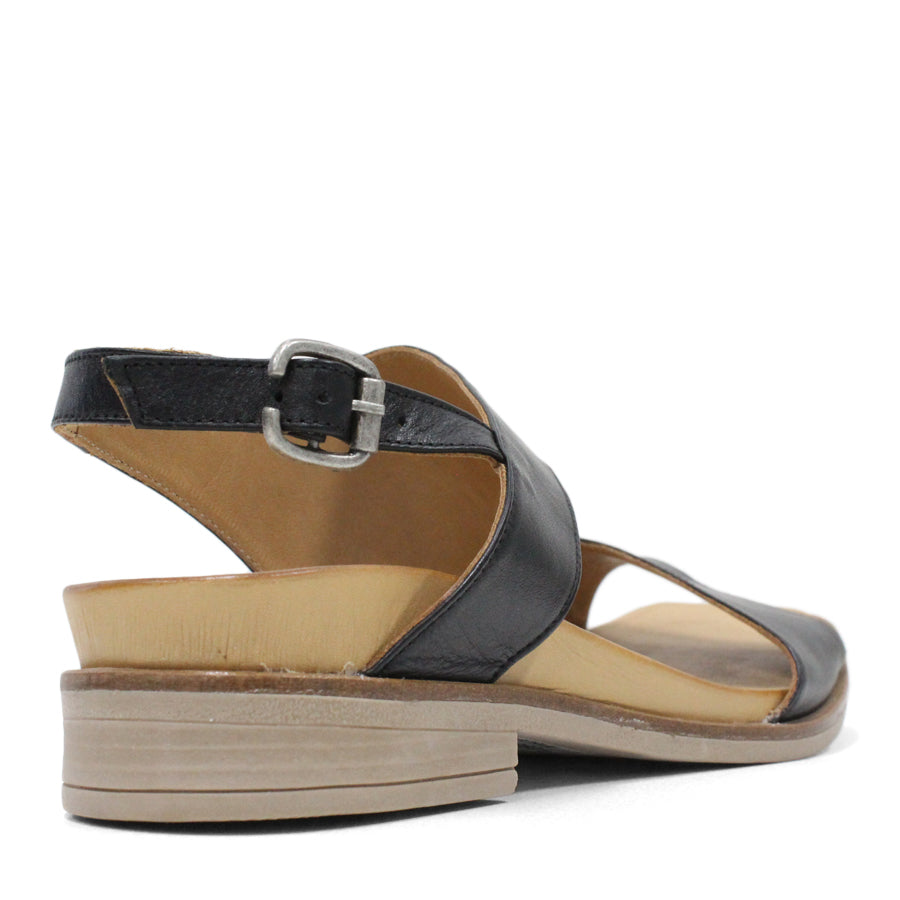 BLACK SANDALS WITH BUCKLE STRAP