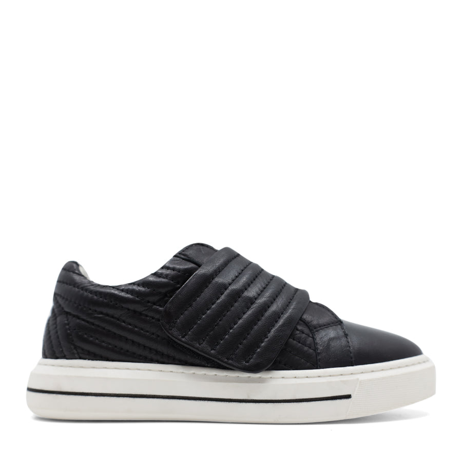 BLACK ADJUSTABLE VELCRO STRAP SNEAKER