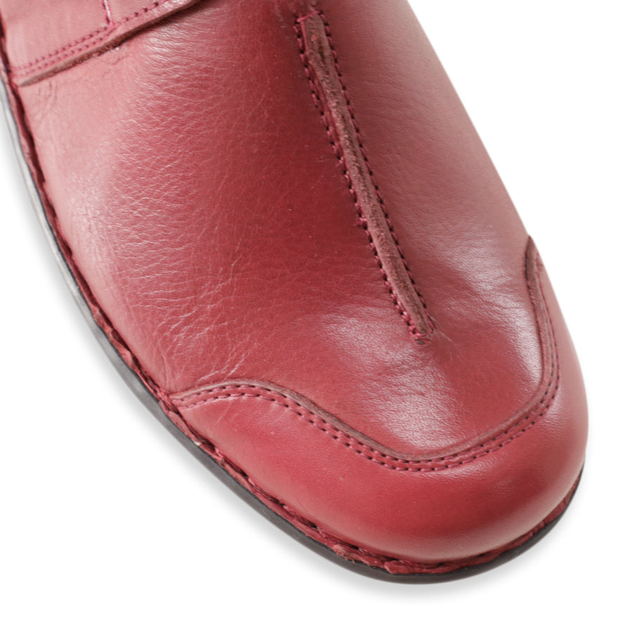 RED PULL ON BOOT WITH ADJUSTABLE VELCRO STRAP