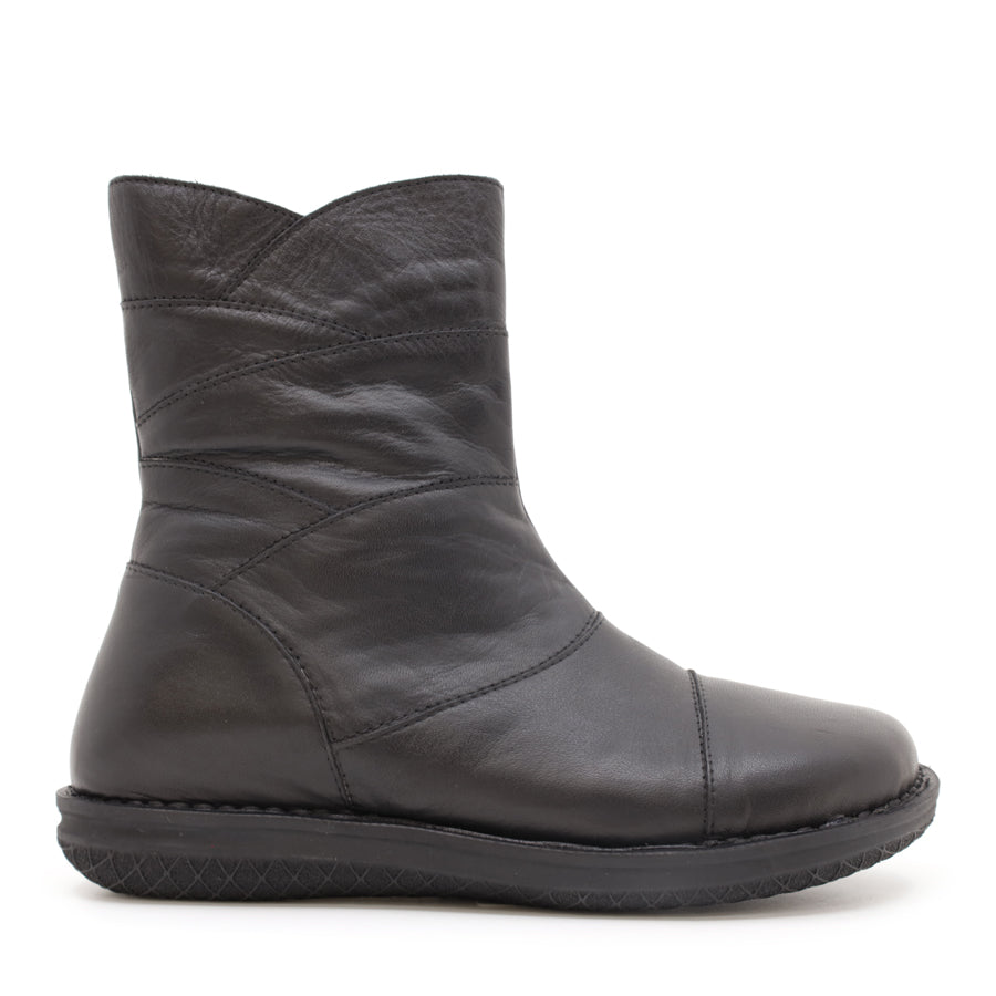 BLACK PULL ON BOOT WITH SIDE ZIP