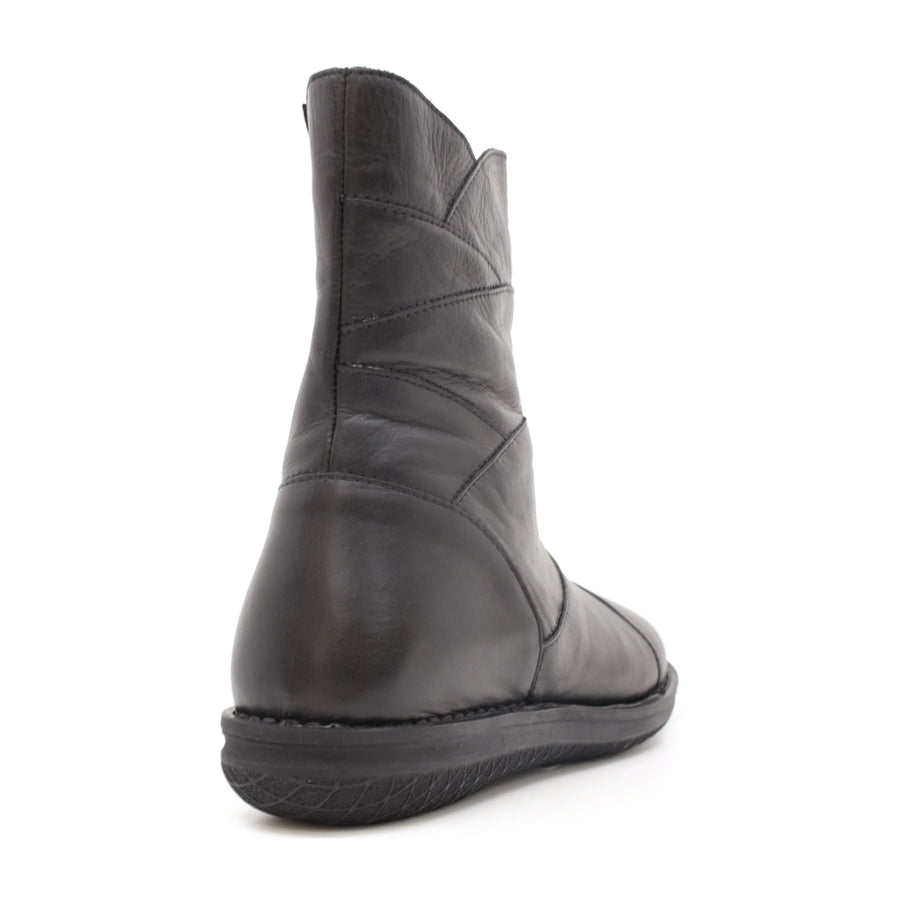 BLACK PULL ON BOOT WITH SIDE ZIP