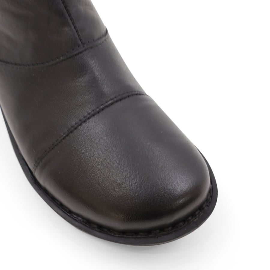 BLACK PULL ON BOOT WITH SIDE ZIP