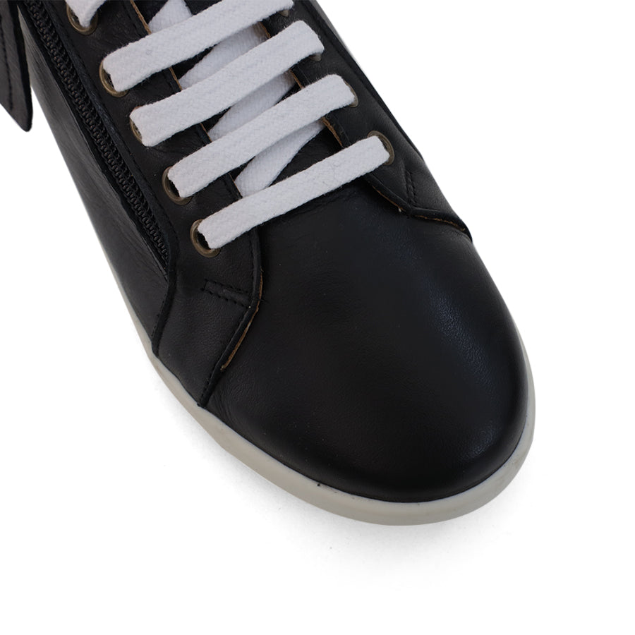 BLACK LACE UP ZIP UP SNEAKER